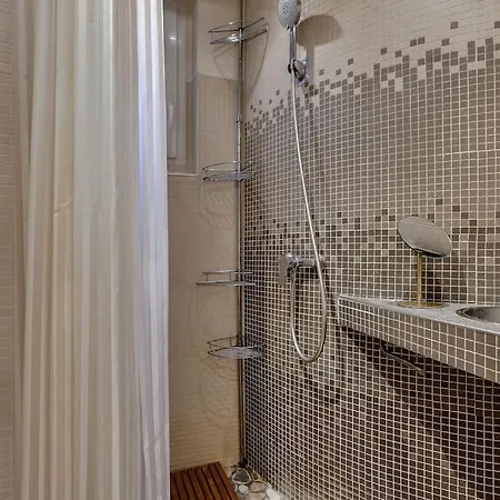 Lovely 1 Bedroom Flat Near Colonel Fabien Metro Station Appartamento Parigi