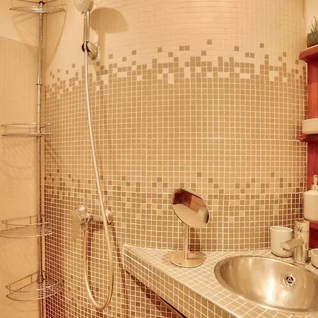 Lovely 1 Bedroom Flat Near Colonel Fabien Metro Station Appartamento